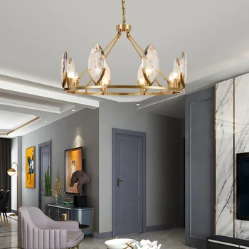Светлая роскошная Полностью Медная гостиная в стиле постмодерн, Большая хрустальная люстра, Простые круглые лампы из меди в спальне.