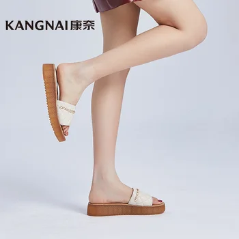 Летние тапочки Kangnai женские туфли на плоской платформе из овечьей кожи с открытым носком, повседневные женские пляжные туфли
