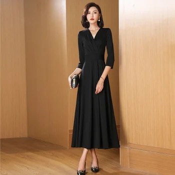 Черное женское платье с V-образным вырезом Весной и осенью 2023 года, новинка, большой размер, тонкая длинная юбка длиной до щиколоток