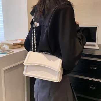 Мини-сумки с клапаном слева для женщин, трендовые дизайнерские сумки и кошельки из искусственной кожи 2023 года, модная однотонная сумка через плечо на цепочке